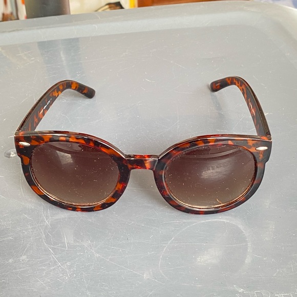 Tortoise Shell Polarized Retro Inspired High Fashion Oversize Round Sunglasses - Picture 2 of 10